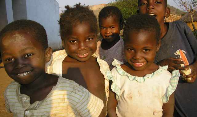 Le adozioni internazionali: L'iter  troppo lungo, scoraggia le coppie