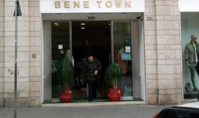 Da Benetton a ''Benetown'': il nuovo negozio cinese divide Molfetta