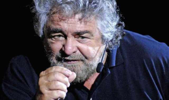 Grillo a Molfetta: Si vota a febbraio perch facciamo paura