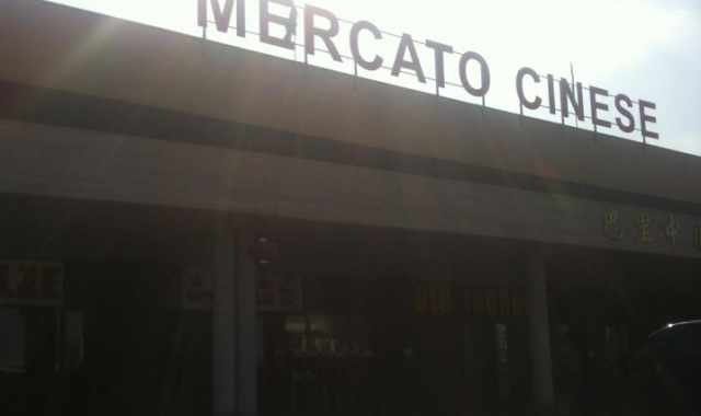 Viaggio all'interno del ''mercato cinese'' di Modugno: il presente del commercio barese