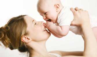 �Mamma e neonato non vanno mai allontanati: c'� il ''primo sguardo''�