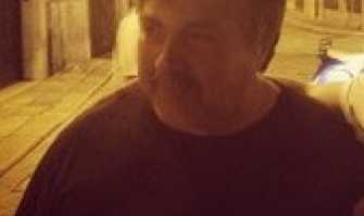 ''Oronzo degli accendini'': baffi, sorriso e un euro per mangiare