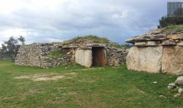 I millenari e solitari dolmen baresi: un pezzo di Storia abbandonato in campagna