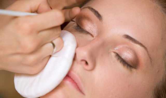 Estetiste ''in casa'',  boom: prezzi dimezzati e senza fattura