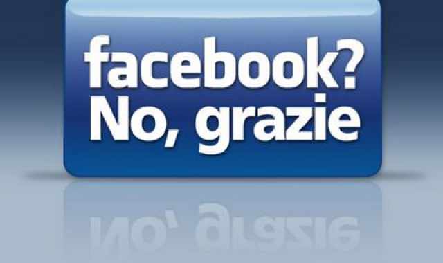 Facebook, c' chi dice no: poca privacy in un mondo fatto di finzione