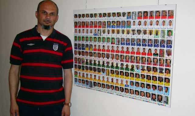 Album dei calciatori, che passione. E c'� Gianni che ne possiede 3mila