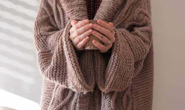 Maglione vs Felpa: le caratteristiche dei due capi messe a confronto