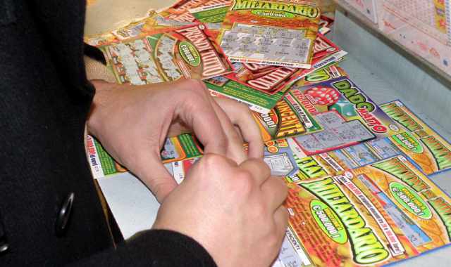 Gioco d'azzardo: sempre pi donne tentano la fortuna, per disperazione