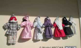 Da Anna a Pasqua: la tradizione delle sette ''pupe di pezza'' appese ai balconi di Casamassima