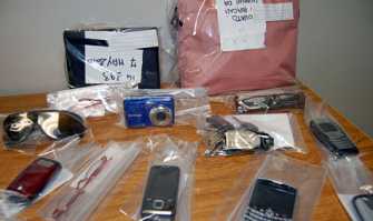 Cellulari, ombrelli e portafogli (vuoti): l'elenco degli oggetti pi� smarriti e ritrovati