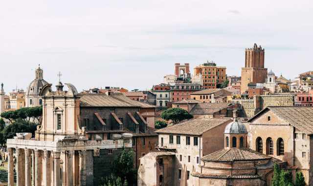 6 segreti di Roma tra mostri, cimiteri e roseti