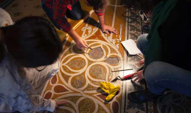 Bari, Palazzo Fizzarotti: il pavimento del Salone Trecentesco è finalmente restaurato