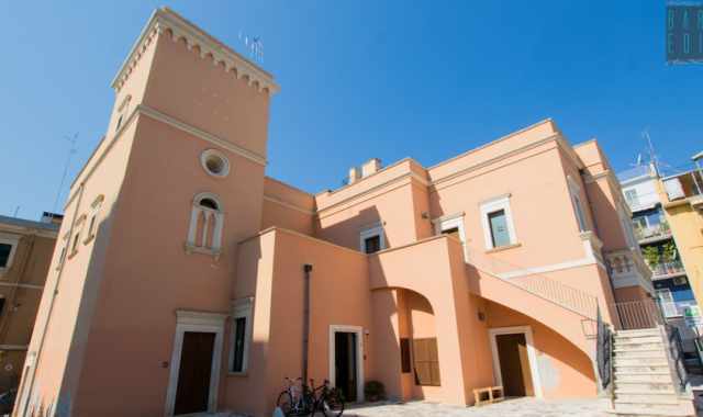 Leggendari presepi e silenziose cappelle:  Palazzo Caleno, simbolo del 