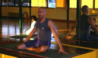 Ranil, il maestro di pilates che opera le ''preghiere di guarigione'' 