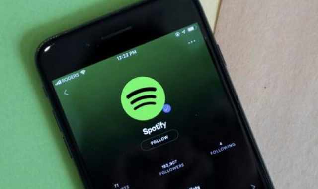 Come ascoltare musica offline su spotify?