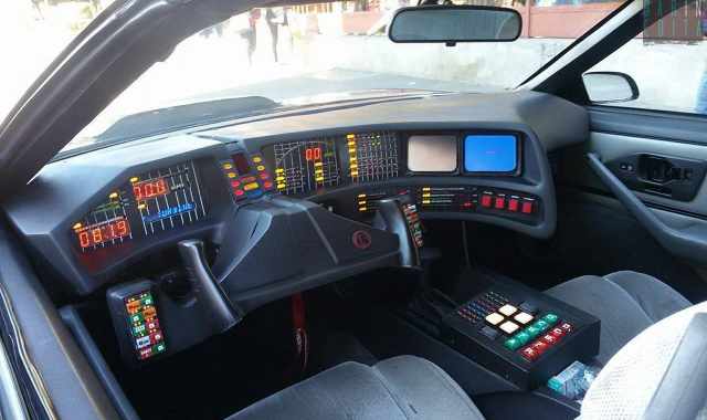 "Kitt portami a casa": due pugliesi riproducono l'auto parlante di Supercar