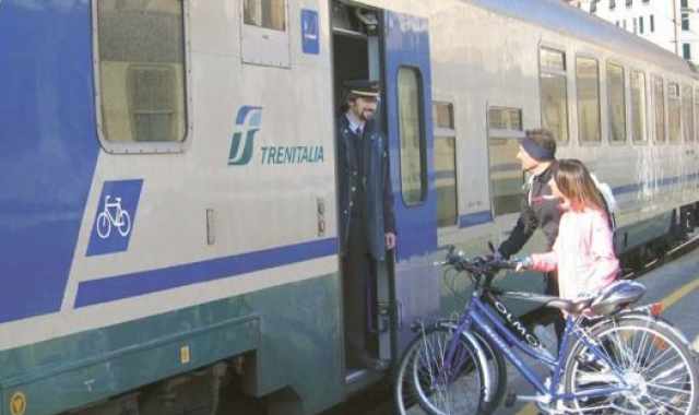 In treno con la bici? In teoria s, ma a Bari mancano le carrozze adeguate