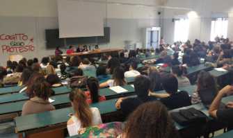 Lettere, gli studenti aspettano da mesi: ignote le date degli appelli