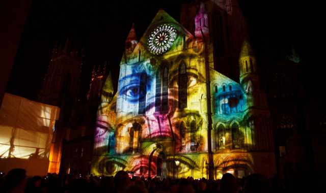 Video mapping, luci e immagini in 3D: cos gli edifici prendono vita