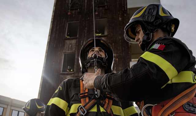 Pericolo, azione, soccorso: visita ai vigili del fuoco del comando provinciale di Bari