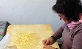 Orecchiette: le baresi usano il coltello, le ''paesane'' il pollice