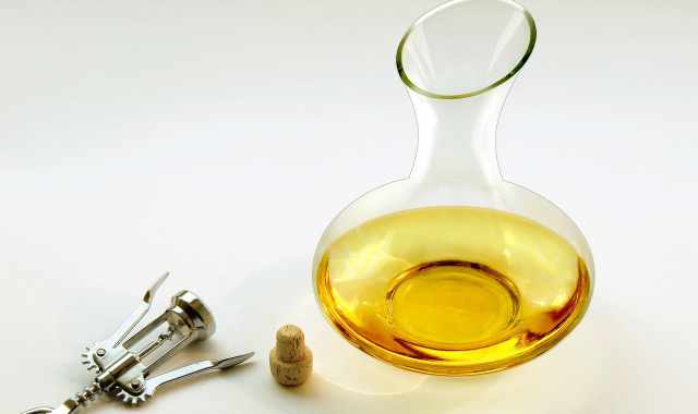 I migliori accessori per amanti del vino: dal cavatappi al decanter