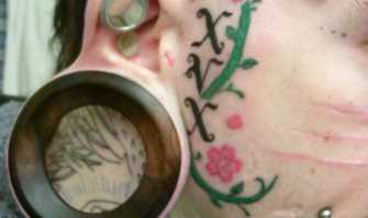 La nuova moda ''estrema'': dilatarsi il lobo dell'orecchio