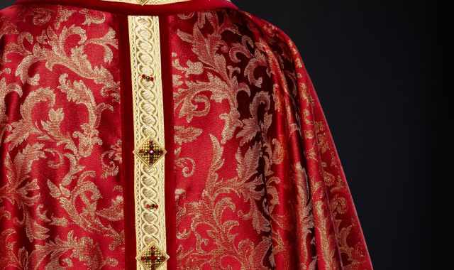 Personalizzazione dei paramenti sacri: Come aggiungere un tocco personale?