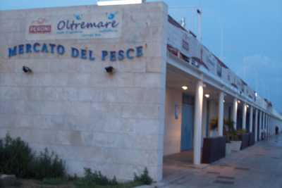 Mercato del pesce, sul Molo a combattere contro mare e ''sfratti''