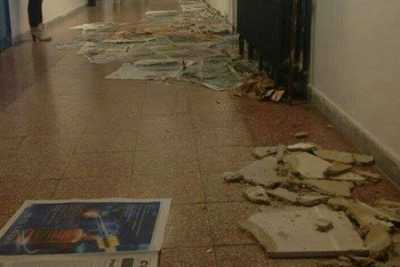 Istituto Giulio Cesare, crollano i soffitti e piove nelle aule: le immagini