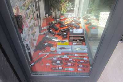 L'unica armeria di Bari: �Non vendo bombe, ma pistole da 5mila euro�