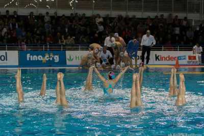 Il nuoto sincronizzato, piccole ninfe che danzano e volteggiano nell'acqua