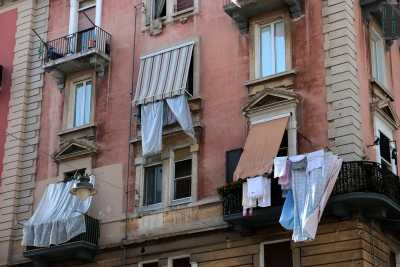 Bari: tra liberty, panni stesi e negozi chiusi, viaggio nell'antico rione Libert�