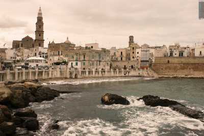 La bellezza ritrovata del borgo antico di Monopoli: quando la storia incontra il mare