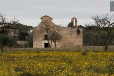 Bari, la vilipesa Madonna delle Grazie: antica e affrescata chiesetta rurale