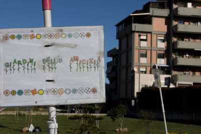 Dai rifiuti al verde di tutti: a Japigia i residenti creano i Giardini dell'amicizia
