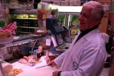 Bari Vecchia, la storia di Nino e dei suoi panini ''fantasia'': �Altro che fast food�