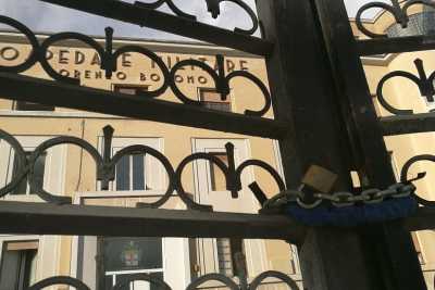 Bari, la storia del ''Bonomo'': grande ospedale militare abbandonato da dieci anni