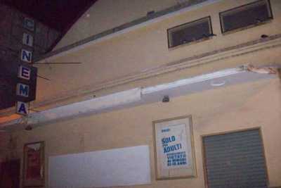 Bitonto, nell'era di internet resiste un cinema a luci rosse: l'Odeon