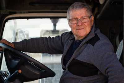 La storia del barese Angelo, camionista a 79 anni: �Non smetter� mai di viaggiare�