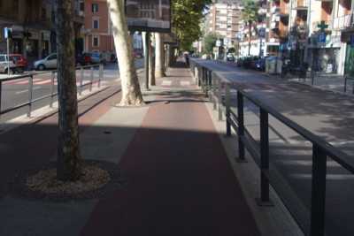 Pista ciclabile di Viale Unit� d'Italia, attenzione a crepe e pericoli 