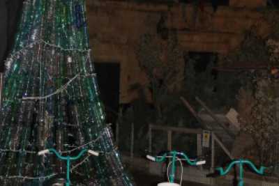 Ruvo di Puglia, in piazza un albero di Natale che si illumina pedalando