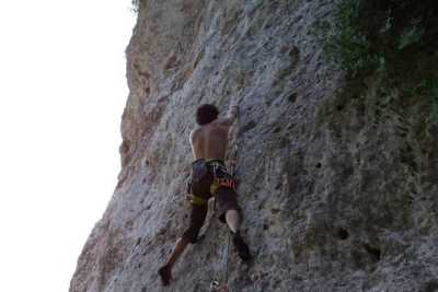 L'arrampicata sportiva, andare sempre pi� in alto �affrontando le proprie paure�