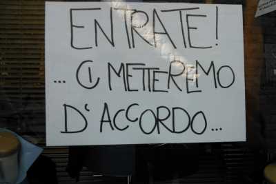''Entrate, ci metteremo d'accordo'': a Bari vecchia prezzi flessibili in tempi di crisi