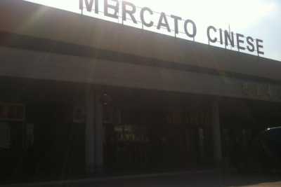 Viaggio all'interno del ''mercato cinese'' di Modugno: il presente del commercio barese