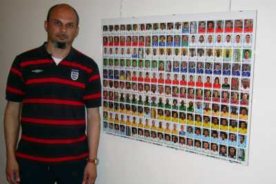 Album dei calciatori, che passione. E c'� Gianni che ne possiede 3mila