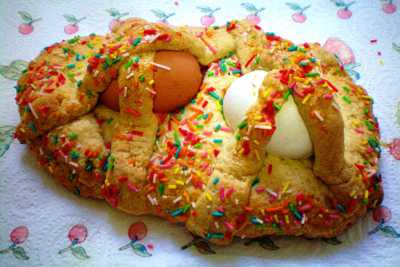 A Pasqua c'� la "scarcella", il dolce tradizionale di Bari: �Ma in pochi la comprano�