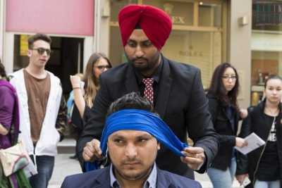 Turbanti colorati, feste vegetariane e pugnali proibiti: � la comunit� barese dei "Sikh"