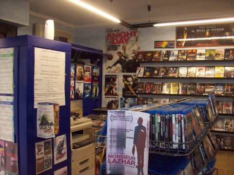 Le videoteche, ve le ricordate? A Bari qualcuna � rimasta, tra mille difficolt�