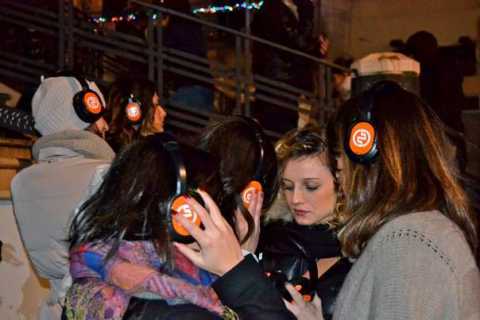 I silent party, le feste dove ognuno ascolta la musica che vuole: in cuffia